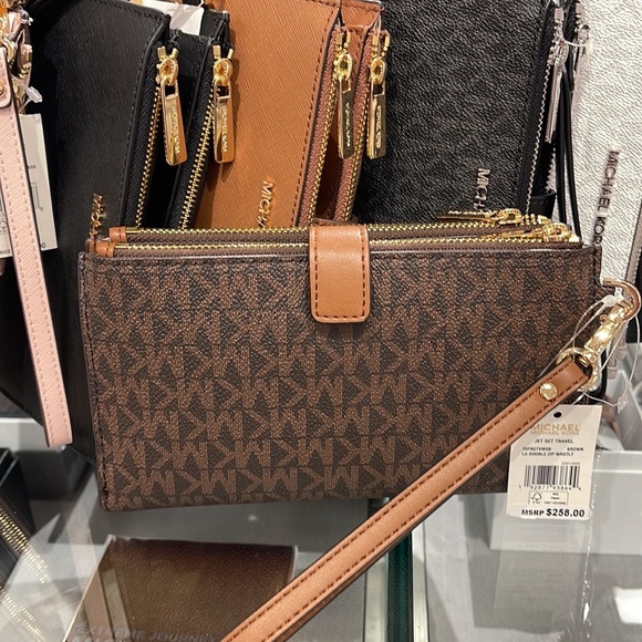 MICHAEL KORS LARGE DOUBLE ZIP WRISTLET PHONEHOLDER WALLET CLUTCH 
Brown - Picture 13 of 16